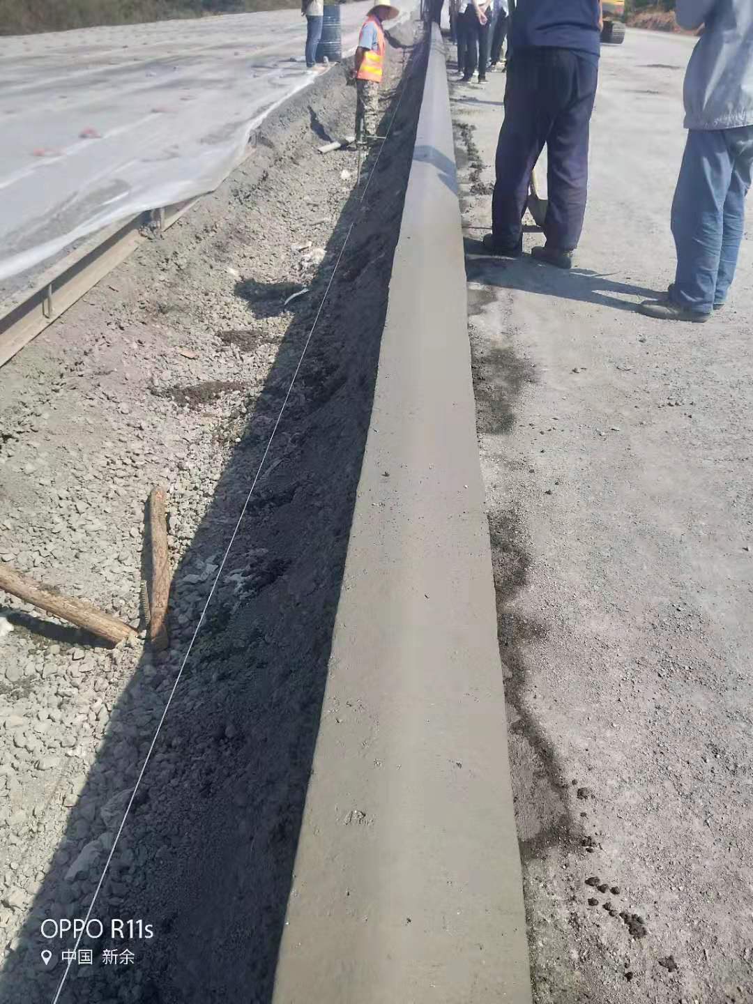 水泥混凝土路緣石滑模機(jī)實(shí)用嗎？