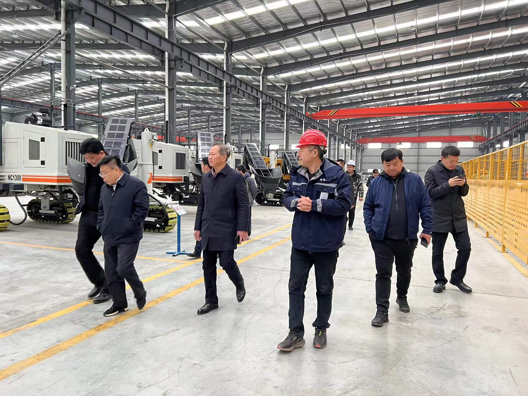 熱烈歡迎徐州市委市政府、淮海國際港務區(qū)、柳新鎮(zhèn)一行領導來我司參觀考察工作
